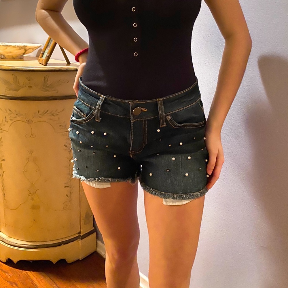 Demim shorts with pearls